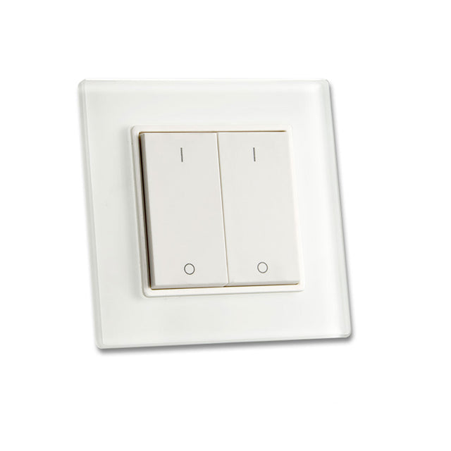 2 Zonen Single-Color, kann auf beliebig viele Sys-One Sequenzer in einem gemeinsamen Funkempfangsbereich (max. 30 Meter) eingelernt werden. Keine Einbaudose erforderlich! Kann mittels beiliegender Klebefolie aufgeklebt oder mittels enthaltenem Montagerahmen angeschraubt werden. Batteriebetrieb mit Knopfzelle (enthalten)