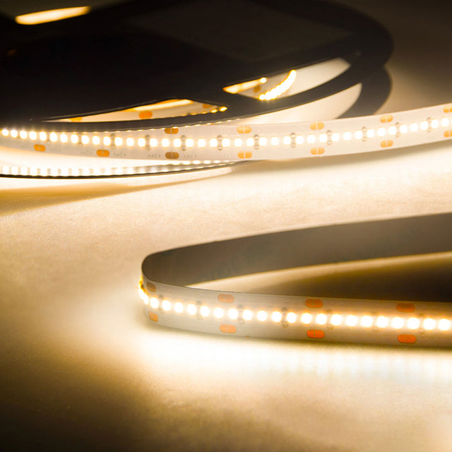 Trennstelle: 33,33mm mit je 6 SMD | Pitch (Lichtpunkt Mitte-Mitte): 5,56mm | 1 Einheit (Rolle) = 20m | max. Flexbandlänge pro Einspeisung: 10m | Längentoleranz + Wärmeausdehnung: 1% | erforderliche Kühlmasse min. 45 gr/m | inkl. 3M 300LSE Klebeband | Untergrund vor dem Ankleben reinigen und entfetten! Nicht wieder ablösen! | Es passen die Verbinder der Gruppe: K2-210 | BESONDERHEIT: Anschlusskabel einseitig