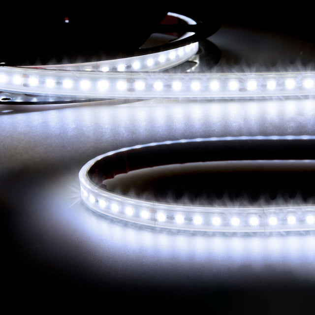 Trennstelle: 50mm mit je 6 SMD | Pitch (Lichtpunkt Mitte-Mitte): 8,33mm | 1 Einheit (Rolle) = 15m | max. Flexbandlänge pro Einspeisung: 15m | Längentoleranz + Wärmeausdehnung: 1% | kein Kühlprofil erforderlich | inkl. 3M 9080A Klebeband | Untergrund vor dem Ankleben reinigen und entfetten! Nicht wieder ablösen! | Silikon Verguss | Es passen die Verbinder der Gruppe: O1-212 | BESONDERHEIT: Anschlusskabel beidseitig