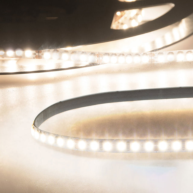 Trennstelle: 25mm mit je 6 SMD | Pitch (Lichtpunkt Mitte-Mitte): 4,17mm | 1 Einheit (Rolle) = 5m | max. Flexbandlänge pro Einspeisung: 5m | Längentoleranz + Wärmeausdehnung: 1% | erforderliche Kühlmasse min. 45 gr/m | inkl. 3M 300LSE Klebeband | Untergrund vor dem Ankleben reinigen und entfetten! Nicht wieder ablösen! | BESONDERHEIT: Anschlusskabel beidseitig