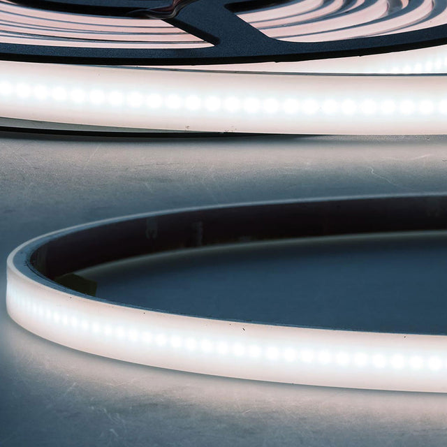 Trennstelle: 25mm mit je 6 SMD | Pitch (Lichtpunkt Mitte-Mitte): 4,17mm | 1 Einheit (Rolle) = 5m | max. Flexbandlänge pro Einspeisung: 5m | Längentoleranz + Wärmeausdehnung: 1% | kein Kühlprofil erforderlich | inkl. 3M 300LSE Klebeband | Untergrund vor dem Ankleben reinigen und entfetten! Nicht wieder ablösen! | Silikon Verguss | BESONDERHEIT: Anschlusskabel beidseitig