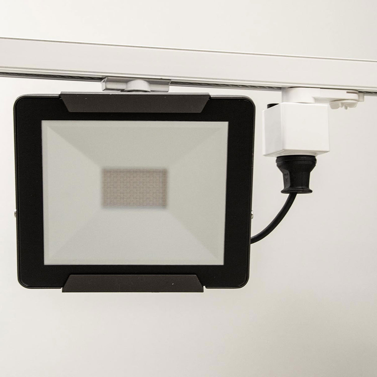 3-Phasen Adapter mit Schutzkontaktstecker, schwarz, inkl. 6A Sicherung