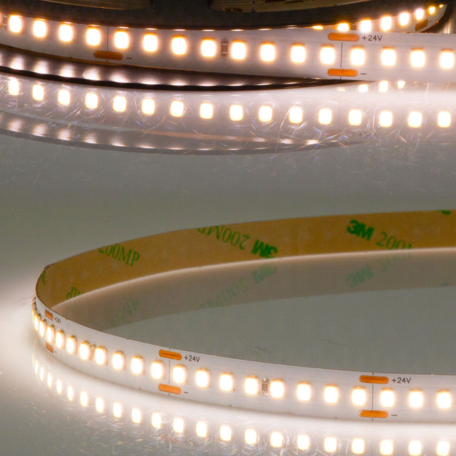 Trennstelle: 50mm mit je 8 SMD | Pitch (Lichtpunkt Mitte-Mitte): 6,25mm | 1 Einheit (Rolle) = 5m | max. Flexbandlänge pro Einspeisung: 5m | Längentoleranz + Wärmeausdehnung: 1% | erforderliche Kühlmasse min. 75 gr/m | inkl. 3M 300LSE Klebeband | Untergrund vor dem Ankleben reinigen und entfetten! Nicht wieder ablösen! | Es passen die Verbinder der Gruppe: K2-210 | BESONDERHEIT: Anschlusskabel beidseitig