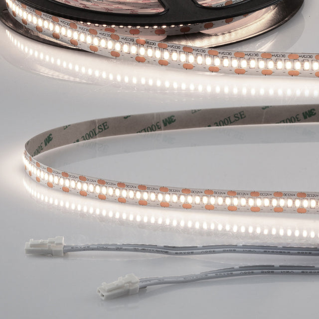 Trennstelle: 10mm mit je 3 SMD | Pitch (Lichtpunkt Mitte-Mitte): 3,33mm | 1 Einheit (Rolle) = 1,2m | max. Flexbandlänge pro Einspeisung: 5m | Längentoleranz + Wärmeausdehnung: 1% | erforderliche Kühlmasse min. 45 gr/m | inkl. 3M 300LSE Klebeband | Untergrund vor dem Ankleben reinigen und entfetten! Nicht wieder ablösen! | Es passen die Verbinder der Gruppe: K2-210 | 30cm Anschlusskabel beidseitig mit maleAMP, Aderquerschnitt 0,5mm²