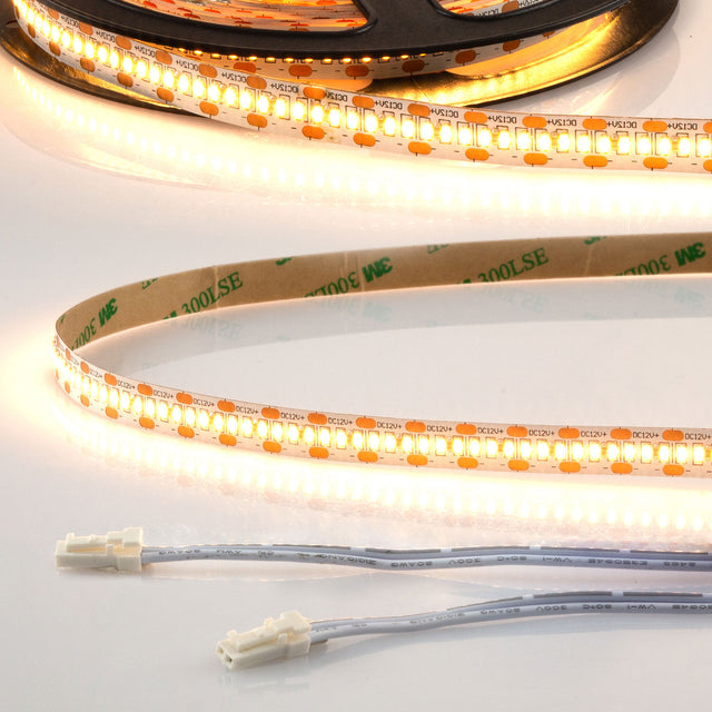 Trennstelle: 10mm mit je 3 SMD | Pitch (Lichtpunkt Mitte-Mitte): 3,33mm | 1 Einheit (Rolle) = 1,2m | max. Flexbandlänge pro Einspeisung: 2,5m | Längentoleranz + Wärmeausdehnung: 1% | erforderliche Kühlmasse min. 75 gr/m | inkl. 3M VHB Klebeband | Untergrund vor dem Ankleben reinigen und entfetten! Nicht wieder ablösen! | Es passen die Verbinder der Gruppe: K2-210 | 30cm Anschlusskabel beidseitig mit maleAMP, Aderquerschnitt 0,5mm²