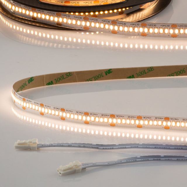 Trennstelle: 20mm mit je 6 SMD | Pitch (Lichtpunkt Mitte-Mitte): 3,33mm | 1 Einheit (Rolle) = 5m | max. Flexbandlänge pro Einspeisung: 10m | Längentoleranz + Wärmeausdehnung: 1% | erforderliche Kühlmasse min. 45 gr/m | inkl. 3M VHB Klebeband | Untergrund vor dem Ankleben reinigen und entfetten! Nicht wieder ablösen! | Es passen die Verbinder der Gruppe: K2-210 | 30cm Anschlusskabel beidseitig mit maleAMP, Aderquerschnitt 0,5mm²