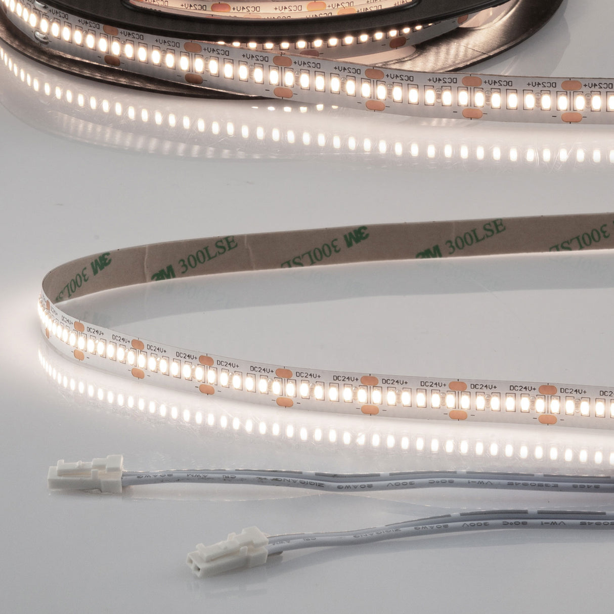LED CRI940 MiniAMP Flexband, 24V DC, 6W, IP20, 4000K, 120cm, beids. 30cm Kabel + maleAMP, 300 LED/m