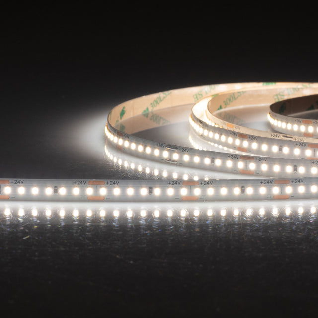 Trennstelle: 33,33mm mit je 7 SMD | Pitch (Lichtpunkt Mitte-Mitte): 4,76mm | 1 Einheit (Rolle) = 5m | max. Flexbandlänge pro Einspeisung: 10m | Längentoleranz + Wärmeausdehnung: 1% | erforderliche Kühlmasse min. 45 gr/m | inkl. 3M 300LSE Klebeband | Untergrund vor dem Ankleben reinigen und entfetten! Nicht wieder ablösen! | Es passen die Verbinder der Gruppe: K2-28 | BESONDERHEIT: Anschlusskabel beidseitig