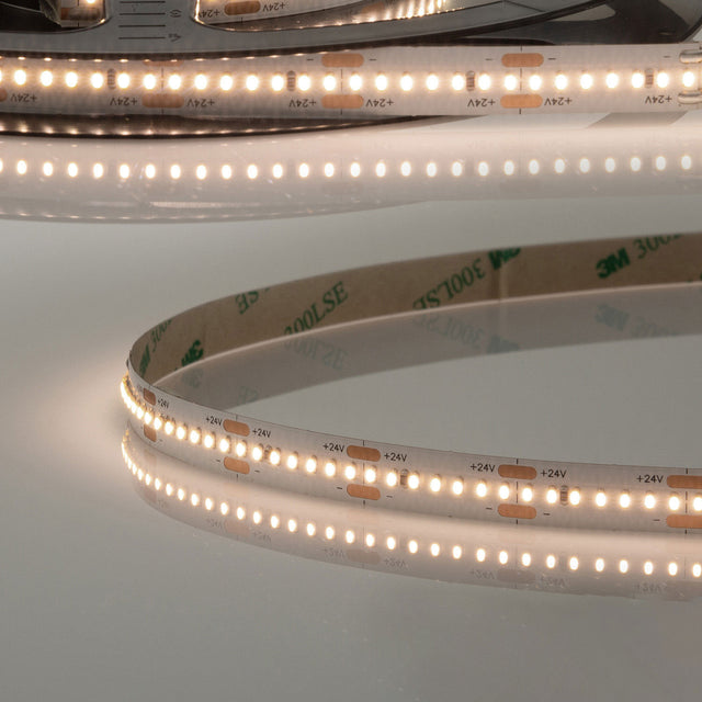 Trennstelle: 25mm mit je 7 SMD | Pitch (Lichtpunkt Mitte-Mitte): 3,57mm | 1 Einheit (Rolle) = 5m | max. Flexbandlänge pro Einspeisung: 5m | Längentoleranz + Wärmeausdehnung: 1% | erforderliche Kühlmasse min. 75 gr/m | inkl. 3M 300LSE Klebeband | Untergrund vor dem Ankleben reinigen und entfetten! Nicht wieder ablösen! | Es passen die Verbinder der Gruppe: K2-28 | BESONDERHEIT: Anschlusskabel beidseitig