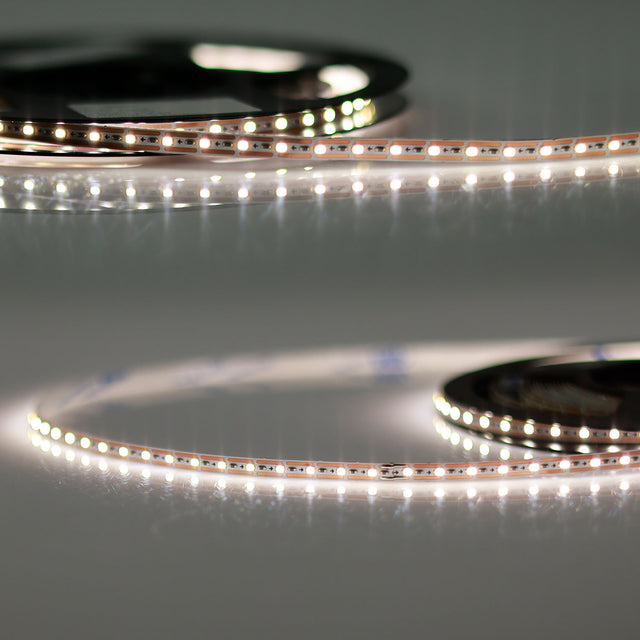 Trennstelle: 8,33mm mit je 1 SMD | Pitch (Lichtpunkt Mitte-Mitte): 8,33mm | 1 Einheit (Rolle) = 5m | max. Flexbandlänge pro Einspeisung: 5m | Längentoleranz + Wärmeausdehnung: 1% | erforderliche Kühlmasse min. 45 gr/m | inkl. 3M 300LSE Klebeband | Untergrund vor dem Ankleben reinigen und entfetten! Nicht wieder ablösen! | Es passen die Verbinder der Gruppe: K2-25 | Anschlusskabel beidseitig mit maleAMP, Aderquerschnitt 0,5mm²