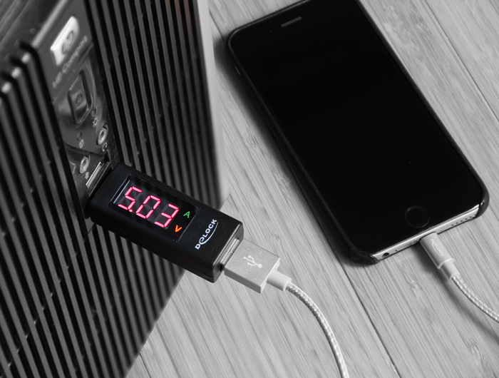 Delock Adapter USB 2.0 A Stecker > A Buchse mit LED Anzeige für Volt und Ampere