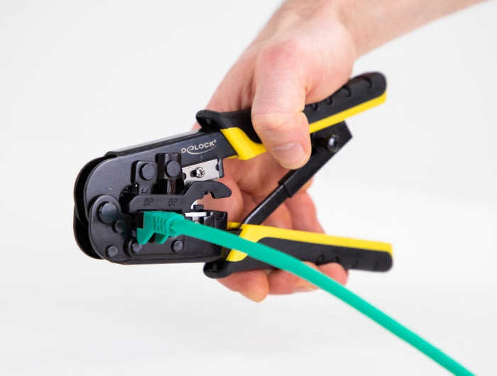 Delock Universelle Crimpzange mit Abisolierer für 8P (RJ45), 6P (RJ12/11) oder 4P Stecker