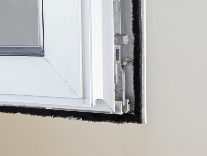 Delock Bürstenstreifen selbstklebend 8 mm - Länge 5 m schwarz