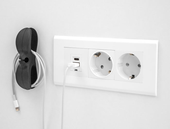 Delock Kabelhalter mit 3 Durchführungen selbstklebend Set 3 Stück