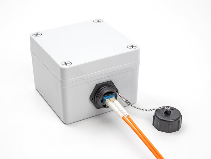 Delock LWL Einbaubuchse LC Duplex zu LC Duplex mit Verschlusskappe Singlemode IP68 staub- und wasserdicht