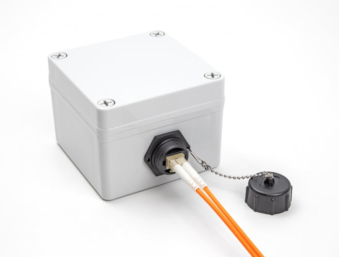 Delock LWL Einbaubuchse LC Duplex zu LC Duplex mit Verschlusskappe Multimode IP68 staub- und wasserdicht