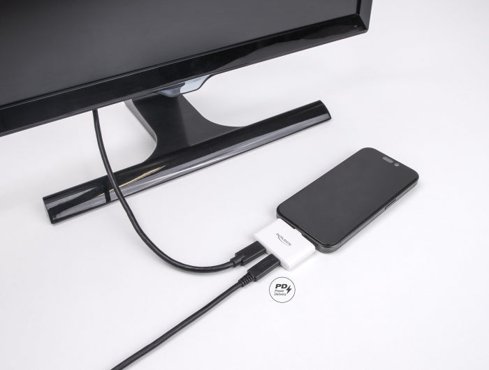 Delock USB Type-C™ Adapter zu USB-C™ Daten 10 Gbps und Video 4K 60 Hz + USB Type-C™ PD 92 W