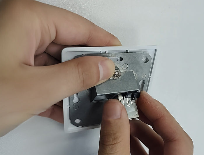 Delock Keystone Modul Kupplung RJ45 Buchse zu RJ45 Buchse Cat.6A mit Metall Latch und Clip, geschirmt