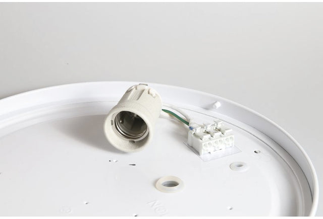 Kunststoffleuchte LUNAe27 60W HV ws IP44