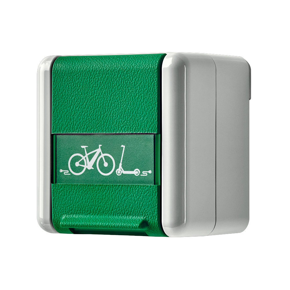 JUNG Steckdose 1f gr-gn glz AP E-Bike WG 800 820 GN NAWEB Klappd IP44 BSF