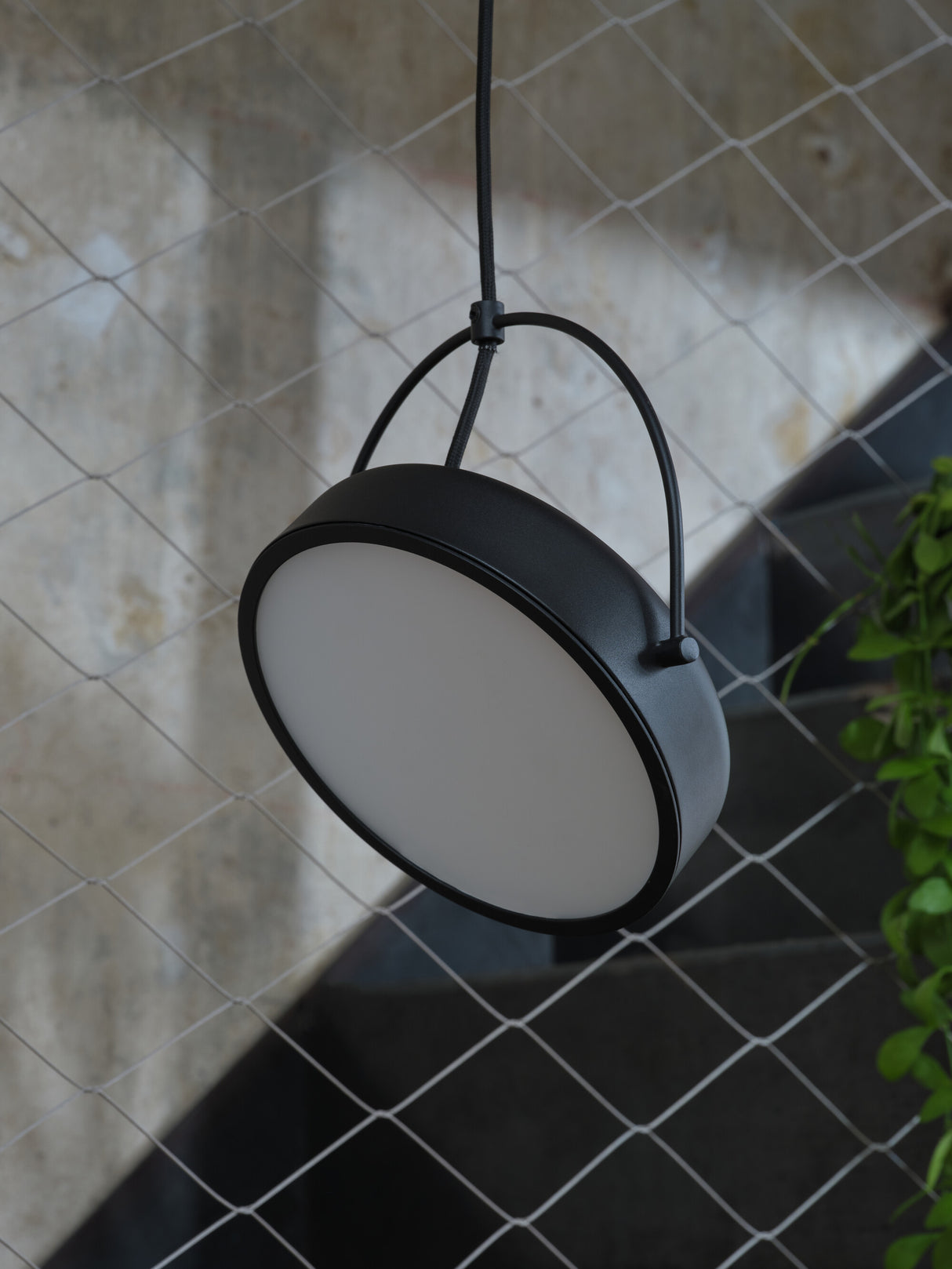 LEDVANCE LED-Pendelleuchte 1LED 3000K sw Decor Puck 1XPendant 12W 930 Black 590lm