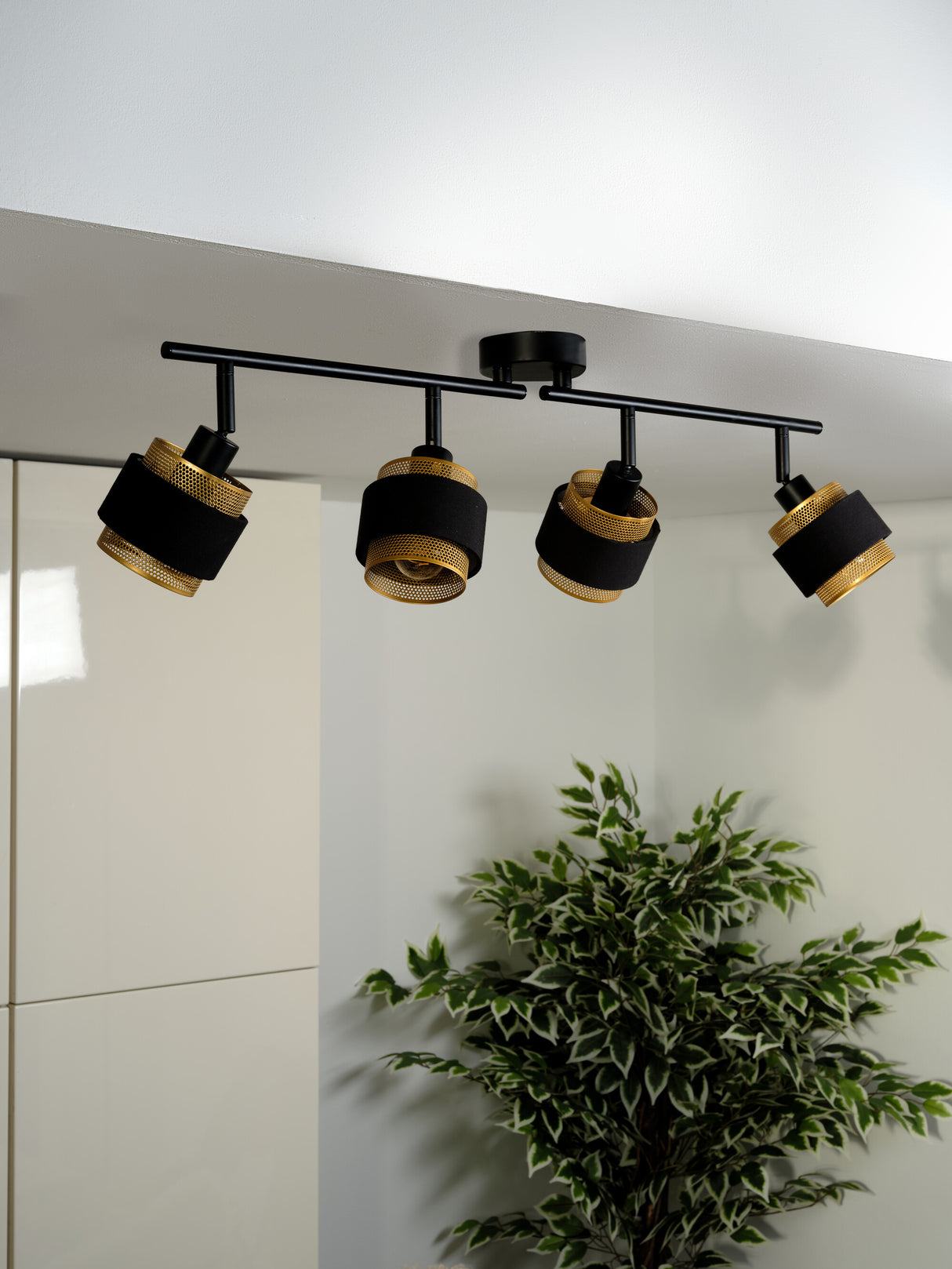 LEDVANCE LED-Anbauleuchte 11,2W 2700K sw Decor Spot Hornet 4X2.8W 827 E14 Bl