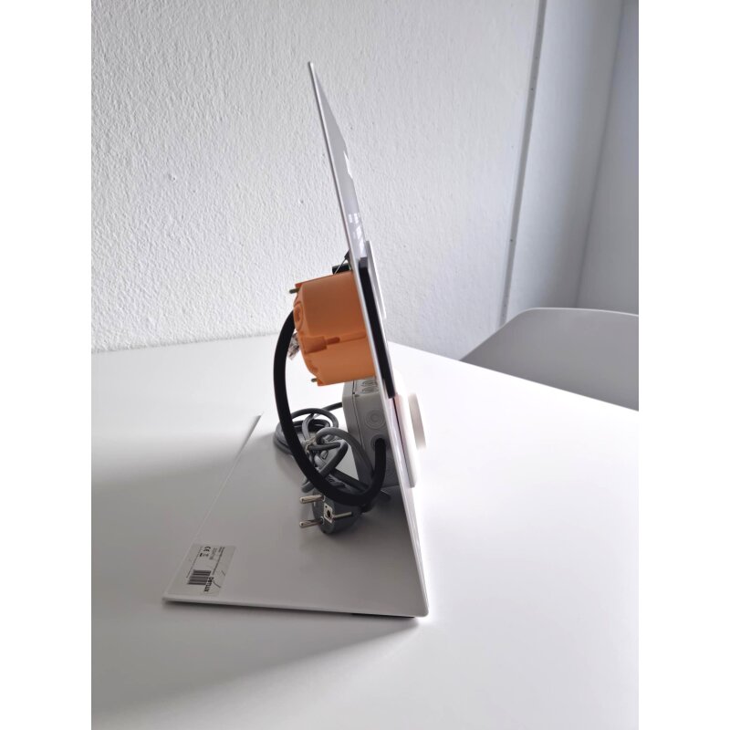 https://desk.syncspider.com/media/4241044/dotlux-l-aufsteller-multiscrew-deutsch~2.jpg