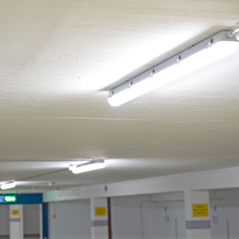 https://desk.syncspider.com/media/3887376/dotlux-led-feuchtraumleuchte-mistral-ip66-640mm-max37w-4000k-gefrostet~6.jpg