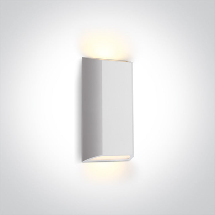 67512/W/V WEISS WALL LIGHT 8W CCTV IP65 230V