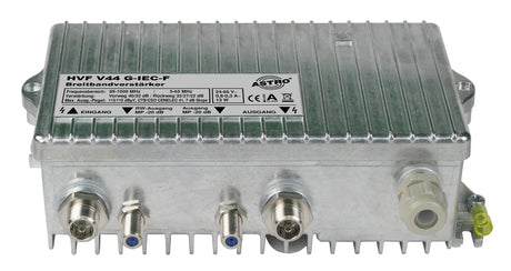Breitbandverstärker, ferngespeist mit 1x IEC-Buchse, 3xF-Buchsen, 65 MHz Rückweg, Verstärkung Vor. 40/32 dB über Steckbrücke