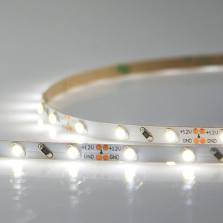 Trennstelle: 50mm mit je 3 SMD | Pitch (Lichtpunkt Mitte-Mitte): 16,67mm | 1 Einheit (Rolle) = 5m | max. Flexbandlänge pro Einspeisung: 5m | Längentoleranz + Wärmeausdehnung: 1% | erforderliche Kühlmasse min. 45 gr/m | inkl. 3M 300LSE Klebeband | Untergrund vor dem Ankleben reinigen und entfetten! Nicht wieder ablösen! | Es passen die Verbinder der Gruppe: K2-25 | BESONDERHEIT: Anschlusskabel beidseitig