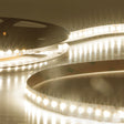 Trennstelle: 50mm mit je 6 SMD | Pitch (Lichtpunkt Mitte-Mitte): 8,33mm | 1 Einheit (Rolle) = 5m | max. Flexbandlänge pro Einspeisung: 5m | Längentoleranz + Wärmeausdehnung: 1% | erforderliche Kühlmasse min. 75 gr/m | inkl. 3M 300LSE Klebeband | Untergrund vor dem Ankleben reinigen und entfetten! Nicht wieder ablösen! | Es passen die Verbinder der Gruppe: C2-210 / K1-210 / K2-210 | BESONDERHEIT: Anschlusskabel einseitig