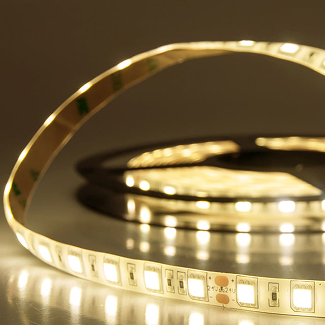 Trennstelle: 100mm mit je 6 SMD | Pitch (Lichtpunkt Mitte-Mitte): 16,67mm | 1 Einheit (Rolle) = 5m | max. Flexbandlänge pro Einspeisung: 5m | Längentoleranz + Wärmeausdehnung: 1% | erforderliche Kühlmasse min. 75 gr/m | inkl. 3M 300LSE Klebeband | Untergrund vor dem Ankleben reinigen und entfetten! Nicht wieder ablösen! | Silikon Verguss | BESONDERHEIT: Anschlusskabel beidseitig