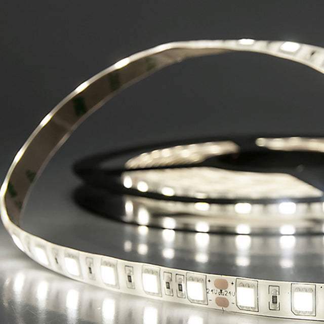 Trennstelle: 100mm mit je 6 SMD | Pitch (Lichtpunkt Mitte-Mitte): 16,67mm | 1 Einheit (Rolle) = 5m | max. Flexbandlänge pro Einspeisung: 5m | Längentoleranz + Wärmeausdehnung: 1% | erforderliche Kühlmasse min. 75 gr/m | inkl. 3M 300LSE Klebeband | Untergrund vor dem Ankleben reinigen und entfetten! Nicht wieder ablösen! | Silikon Verguss | BESONDERHEIT: Anschlusskabel beidseitig