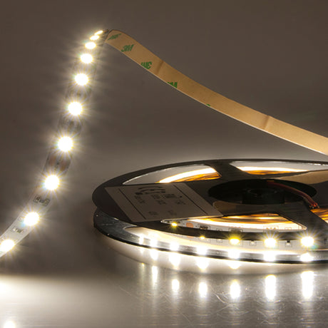 Trennstelle: 100mm mit je 6 SMD | Pitch (Lichtpunkt Mitte-Mitte): 16,67mm | 1 Einheit (Rolle) = 5m | max. Flexbandlänge pro Einspeisung: 5m | Längentoleranz + Wärmeausdehnung: 1% | erforderliche Kühlmasse min. 75 gr/m | inkl. 3M 300LSE Klebeband | Untergrund vor dem Ankleben reinigen und entfetten! Nicht wieder ablösen! | Es passen die Verbinder der Gruppe: C1-210 / C2-210 / K1-210 / K2-210 | BESONDERHEIT: Anschlusskabel beidseitig