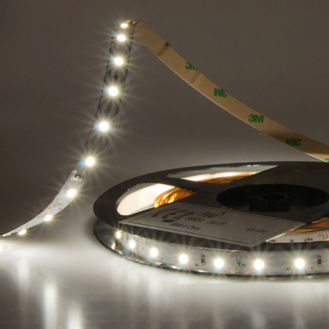 Trennstelle: 50mm mit je 3 SMD | Pitch (Lichtpunkt Mitte-Mitte): 16,67mm | 1 Einheit (Rolle) = 5m | max. Flexbandlänge pro Einspeisung: 7,5m | Längentoleranz + Wärmeausdehnung: 1% | erforderliche Kühlmasse min. 45 gr/m | inkl. 3M 9080A Klebeband | Untergrund vor dem Ankleben reinigen und entfetten! Nicht wieder ablösen! | Es passen die Verbinder der Gruppe: C1-210 / C2-210 / K1-210 / K2-210 | BESONDERHEIT: Anschlusskabel beidseitig