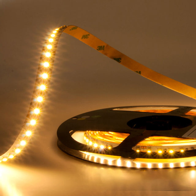 Trennstelle: 25mm mit je 3 SMD | Pitch (Lichtpunkt Mitte-Mitte): 8,33mm | 1 Einheit (Rolle) = 5m | max. Flexbandlänge pro Einspeisung: 5m | Längentoleranz + Wärmeausdehnung: 1% | erforderliche Kühlmasse min. 45 gr/m | inkl. 3M 9080A Klebeband | Untergrund vor dem Ankleben reinigen und entfetten! Nicht wieder ablösen! | Es passen die Verbinder der Gruppe: C2-210 / K1-210 / K2-210 | BESONDERHEIT: Anschlusskabel beidseitig