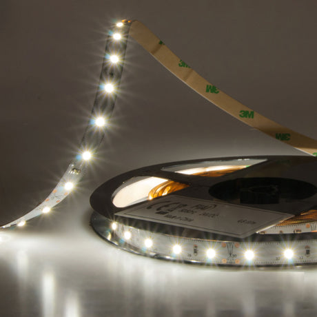 Trennstelle: 100mm mit je 6 SMD | Pitch (Lichtpunkt Mitte-Mitte): 16,67mm | 1 Einheit (Rolle) = 5m | max. Flexbandlänge pro Einspeisung: 10m | Längentoleranz + Wärmeausdehnung: 1% | kein Kühlprofil erforderlich | inkl. 3M 9080A Klebeband | Untergrund vor dem Ankleben reinigen und entfetten! Nicht wieder ablösen! | Es passen die Verbinder der Gruppe: C1-210 / C2-210 / K1-210 / K2-210 | BESONDERHEIT: Anschlusskabel beidseitig