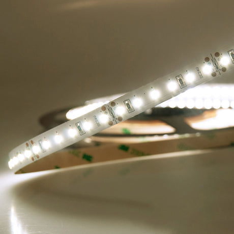 Trennstelle: 50mm mit je 6 SMD | Pitch (Lichtpunkt Mitte-Mitte): 8,33mm | 1 Einheit (Rolle) = 5m | max. Flexbandlänge pro Einspeisung: 5m | Längentoleranz + Wärmeausdehnung: 1% | erforderliche Kühlmasse min. 75 gr/m | inkl. 3M VHB Klebeband | Untergrund vor dem Ankleben reinigen und entfetten! Nicht wieder ablösen! | BESONDERHEIT: Anschlusskabel beidseitig