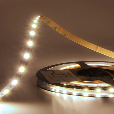 Trennstelle: 100mm mit je 6 SMD | Pitch (Lichtpunkt Mitte-Mitte): 16,67mm | 1 Einheit (Rolle) = 5m | max. Flexbandlänge pro Einspeisung: 5m | Längentoleranz + Wärmeausdehnung: 1% | erforderliche Kühlmasse min. 75 gr/m | inkl. 3M VHB Klebeband | Untergrund vor dem Ankleben reinigen und entfetten! Nicht wieder ablösen! | Es passen die Verbinder der Gruppe: C1-210 / C2-210 / K1-210 / K2-210 | BESONDERHEIT: Anschlusskabel beidseitig
