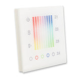 4 Zonen RGBW Funk-Wandeinbau-Controller, benötigt 230V Versorgungsspannung, kann auf beliebig viele Sys-One Sequenzer in einem gemeinsamen Funkempfangsbereich (max. 30 Meter) eingelernt werden. Programmierung bleibt auch nach Abtrennung der Spannungszufuhr erhalten.