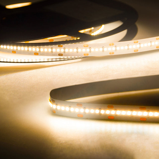 Trennstelle: 25mm mit je 6 SMD | Pitch (Lichtpunkt Mitte-Mitte): 4,17mm | 1 Einheit (Rolle) = 5m | max. Flexbandlänge pro Einspeisung: 10m | Längentoleranz + Wärmeausdehnung: 1% | erforderliche Kühlmasse min. 75 gr/m | inkl. 3M 300LSE Klebeband | Untergrund vor dem Ankleben reinigen und entfetten! Nicht wieder ablösen! | Es passen die Verbinder der Gruppe: K2-210 | BESONDERHEIT: Anschlusskabel beidseitig