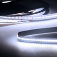 Trennstelle: 33,33mm mit je 6 SMD | Pitch (Lichtpunkt Mitte-Mitte): 5,56mm | 1 Einheit (Rolle) = 5m | max. Flexbandlänge pro Einspeisung: 10m | Längentoleranz + Wärmeausdehnung: 1% | erforderliche Kühlmasse min. 45 gr/m | inkl. 3M 200MP Klebeband | Untergrund vor dem Ankleben reinigen und entfetten! Nicht wieder ablösen! | Es passen die Verbinder der Gruppe: K2-210 | BESONDERHEIT: Anschlusskabel beidseitig
