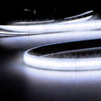 Trennstelle: 33,33mm mit je 6 SMD | Pitch (Lichtpunkt Mitte-Mitte): 5,56mm | 1 Einheit (Rolle) = 5m | max. Flexbandlänge pro Einspeisung: 10m | Längentoleranz + Wärmeausdehnung: 1% | erforderliche Kühlmasse min. 45 gr/m | inkl. 3M 300LSE Klebeband | Untergrund vor dem Ankleben reinigen und entfetten! Nicht wieder ablösen! | Silikon Verguss | BESONDERHEIT: Anschlusskabel beidseitig