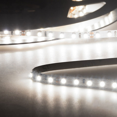 Trennstelle: 50mm mit je 6 SMD | Pitch (Lichtpunkt Mitte-Mitte): 8,33mm | 1 Einheit (Rolle) = 5m | max. Flexbandlänge pro Einspeisung: 5m | Längentoleranz + Wärmeausdehnung: 1% | erforderliche Kühlmasse min. 45 gr/m | inkl. 3M 300LSE Klebeband | Untergrund vor dem Ankleben reinigen und entfetten! Nicht wieder ablösen! | Es passen die Verbinder der Gruppe: K2-26 | BESONDERHEIT: Anschlusskabel beidseitig