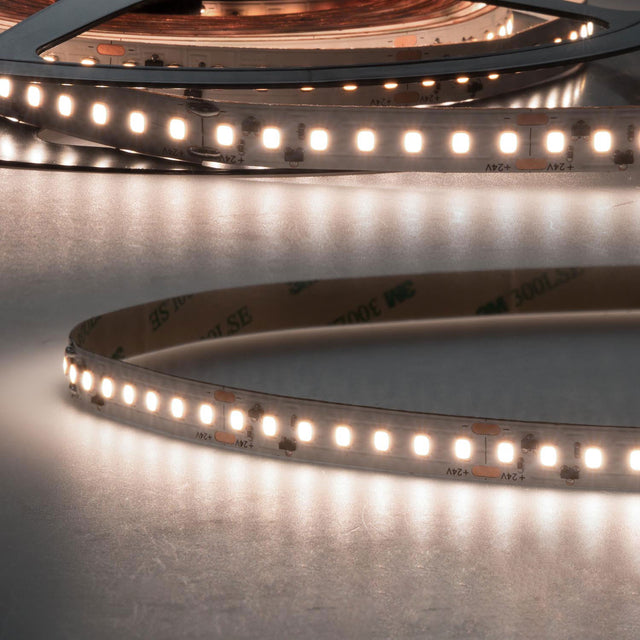 Trennstelle: 50mm mit je 8 SMD | Pitch (Lichtpunkt Mitte-Mitte): 6,25mm | 1 Einheit (Rolle) = 5m | max. Flexbandlänge pro Einspeisung: 7,5m | Längentoleranz + Wärmeausdehnung: 1% | erforderliche Kühlmasse min. 75 gr/m | inkl. 3M 9080A Klebeband | Untergrund vor dem Ankleben reinigen und entfetten! Nicht wieder ablösen! | Es passen die Verbinder der Gruppe: K2-210 | BESONDERHEIT: Anschlusskabel beidseitig