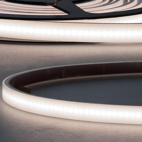 Trennstelle: 25mm mit je 6 SMD | Pitch (Lichtpunkt Mitte-Mitte): 4,17mm | 1 Einheit (Rolle) = 5m | max. Flexbandlänge pro Einspeisung: 5m | Längentoleranz + Wärmeausdehnung: 1% | kein Kühlprofil erforderlich | inkl. 3M 4229P Klebeband | Untergrund vor dem Ankleben reinigen und entfetten! Nicht wieder ablösen! | Silikon Verguss | BESONDERHEIT: Anschlusskabel beidseitig