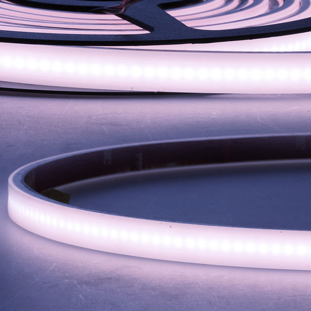 Trennstelle: 50mm mit je 6 SMD | Pitch (Lichtpunkt Mitte-Mitte): 8,33mm | 1 Einheit (Rolle) = 5m | max. Flexbandlänge pro Einspeisung: 5m | Längentoleranz + Wärmeausdehnung: 1% | kein Kühlprofil erforderlich | inkl. 3M 300LSE Klebeband | Untergrund vor dem Ankleben reinigen und entfetten! Nicht wieder ablösen! | Silikon Verguss | BESONDERHEIT: Anschlusskabel beidseitig