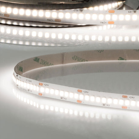 Trennstelle: 33,33mm mit je 8 SMD | Pitch (Lichtpunkt Mitte-Mitte): 4,17mm | 1 Einheit (Rolle) = 5m | max. Flexbandlänge pro Einspeisung: 2,5m | Längentoleranz + Wärmeausdehnung: 1% | erforderliche Kühlmasse min. 280 gr/m | inkl. 3M 300LSE Klebeband | Untergrund vor dem Ankleben reinigen und entfetten! Nicht wieder ablösen! | Es passen die Verbinder der Gruppe: K2-210 | BESONDERHEIT: Anschlusskabel beidseitig