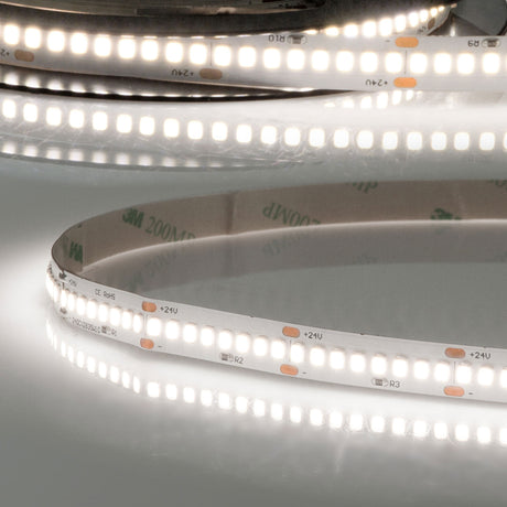 Trennstelle: 33,33mm mit je 8 SMD | Pitch (Lichtpunkt Mitte-Mitte): 4,17mm | 1 Einheit (Rolle) = 5m | max. Flexbandlänge pro Einspeisung: 3m | Längentoleranz + Wärmeausdehnung: 1% | erforderliche Kühlmasse min. 140 gr/m | inkl. 3M 300LSE Klebeband | Untergrund vor dem Ankleben reinigen und entfetten! Nicht wieder ablösen! | Es passen die Verbinder der Gruppe: K2-210 | BESONDERHEIT: Anschlusskabel beidseitig